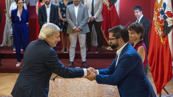 Chilean President Gabriel Boric, right, shakes hands with his newly-named Foreign Affairs Minister Albert van Klaveren, as Interior Minister Carolina Toha looks on, right, at La Moneda presidential palace in Santiago, Chile, Friday, March 10, 2023.  - Sputnik International