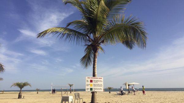 In this Jan. 17, 2017, file photo, tourists lay on the beach in Gambia's capital Banjul.  - Sputnik International