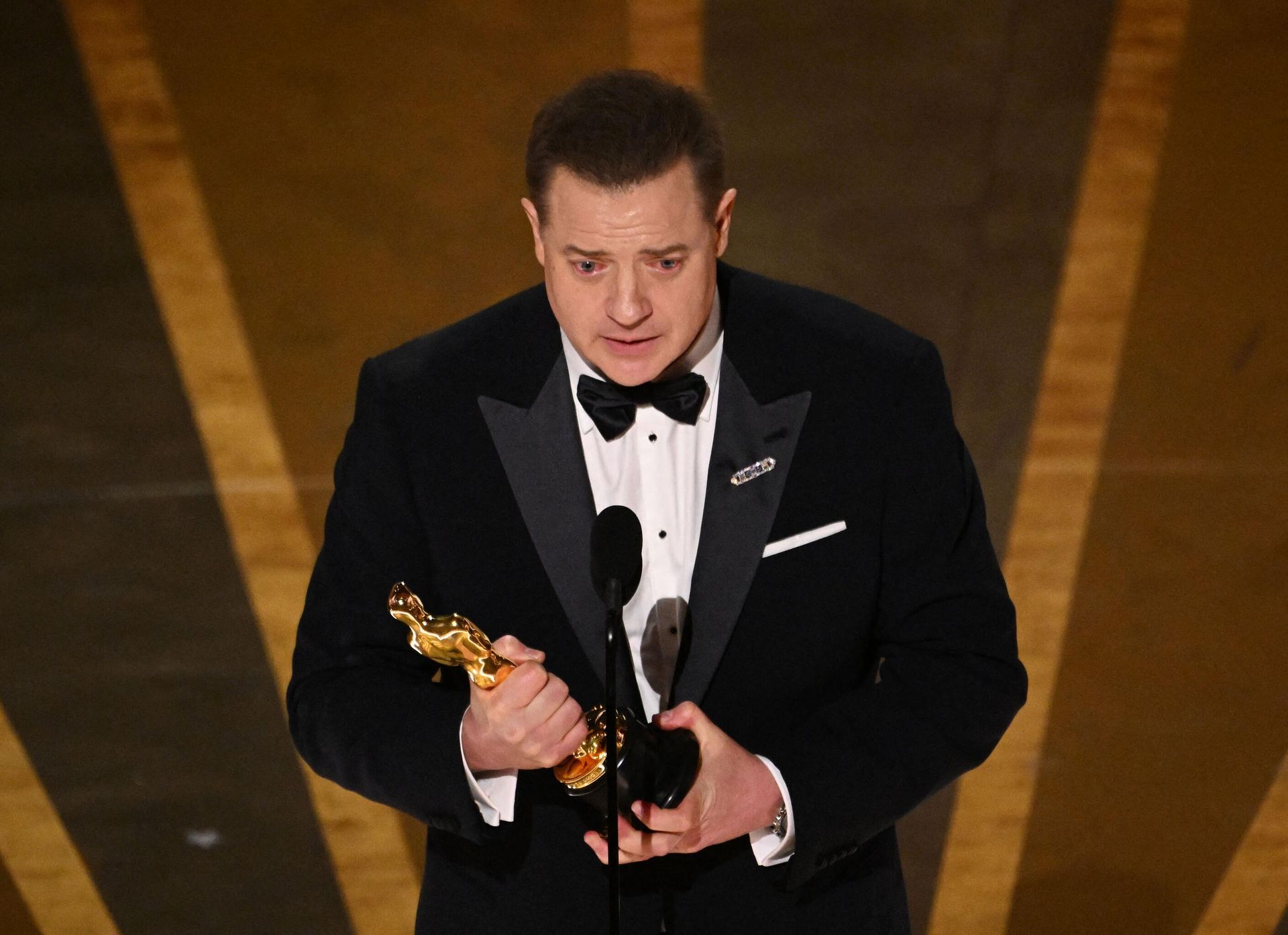 Актер Брендан Фрейзер с наградой за лучшую мужскую роль первого плана на 95-й церемонии вручения наград премии Оскар в Голливуде  - Sputnik International, 1920, 13.03.2023