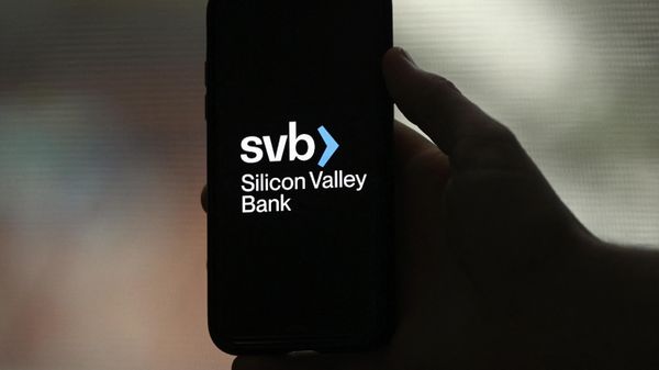 This illustration picture shows the Silicon Valley Bank (SVB) logo displayed on a smartphone in Arlington, Virginia, on March 10, 2023 - Sputnik International
