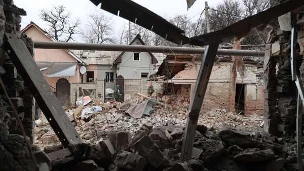 The view shows the houses in Donetsk destroyed as a result of shelling by the Ukrainian Armed Forces - Sputnik International