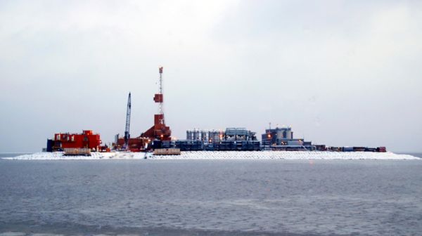 Oil production equipment appears on Spy Island, an artificial island in state waters of Alaska's Beaufort Sea - Sputnik International