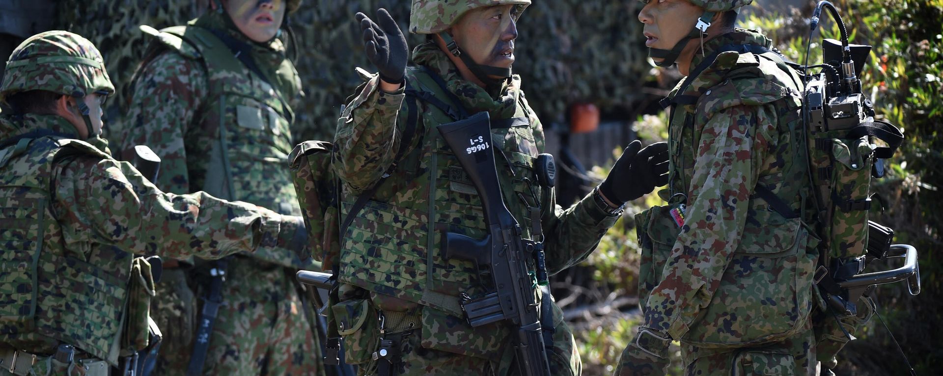 Japanese soldiers prepare during an amphibious landing operation with US Forces and the Japan Maritime Self-Defense Force (JMSDF) at the Dawn Blitz 2015 exercise in Camp Pendleton, California on September 5, 2015 Japanese soldiers prepare during an amphibious landing operation with US Forces and the Japan Maritime Self-Defense Force (JMSDF) at the Dawn Blitz 2015 exercise in Camp Pendleton, California on September 5, 2015 - Sputnik International, 1920, 16.03.2023