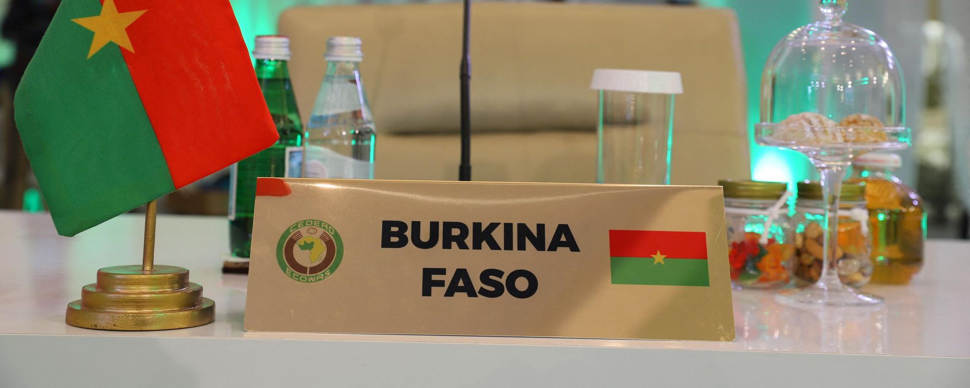 Empty seat of the head of state of Burkina Faso at the second extraordinary summit on the political situation in Burkina Faso, in Accra, Ghana, on February 3, 2022 - Sputnik International, 1920, 30.03.2023