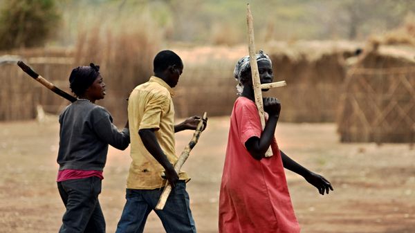 Trainee soldiers for a new unified army carry wooden rifles while attending a reconciliation programme run by the United Nations Mission in South Sudan (UNMISS) at a makeshift barracks in Mapel on January 31, 2020  - Sputnik International