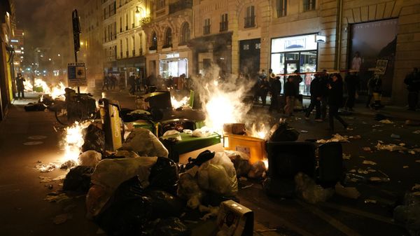 Garbage is set on fire by protesters after a demonstration near Concorde square, in Paris, Thursday, March 16, 2023. French President Emmanuel Macron has shunned parliament and imposed a highly unpopular change to the nation's pension system, raising the retirement age from 62 to 64. - Sputnik International