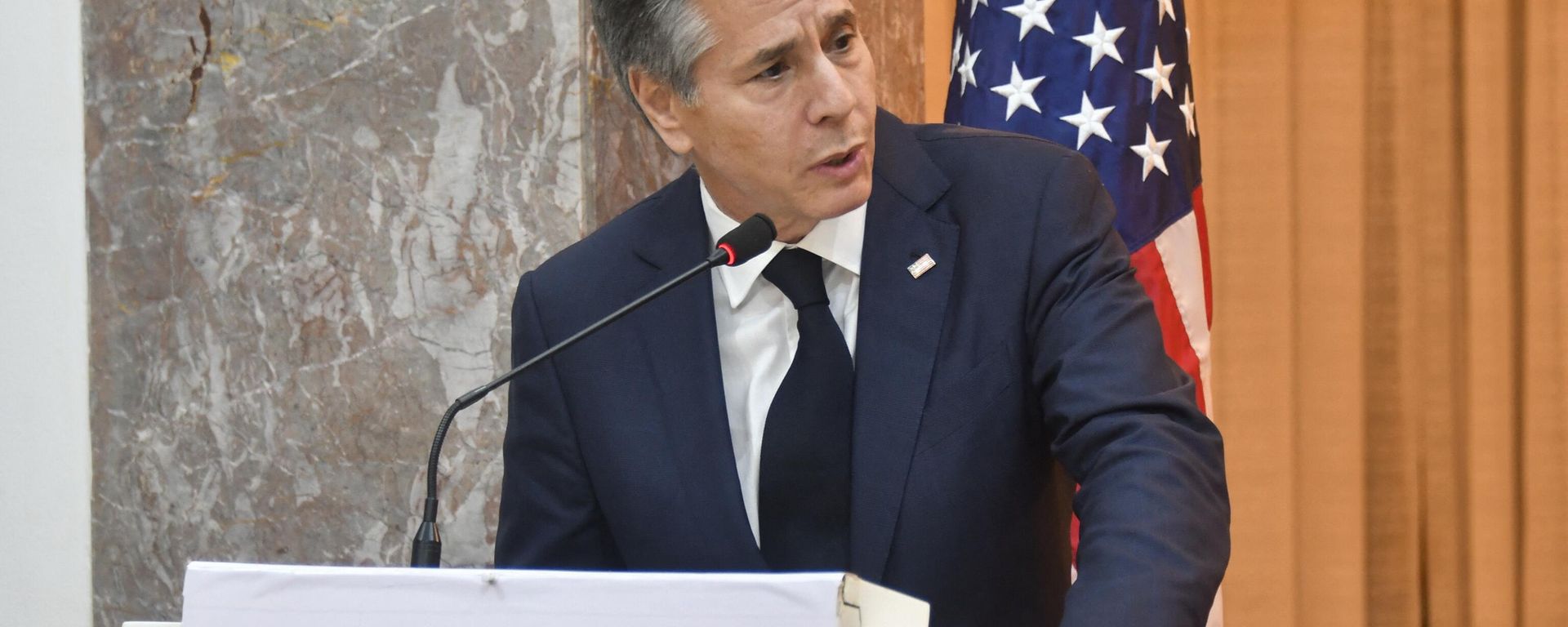US Secretary of State Antony Blinken speaks during a joint press conference with Nigerien Foreign Minister Hassoumi Massoudou (not seen) at the presidential palace in Niamey, Niger, on March 16, 2023. (Photo by BOUREIMA HAMA / POOL / AFP)  - Sputnik International, 1920, 15.04.2023