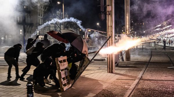 Demonstrators clash with riot police during a demonstration after the French government pushed a pensions reform through parliament without a vote, using the article 49.3 of the constitution, in Nantes, western France, on March 16, 2023. - Sputnik International