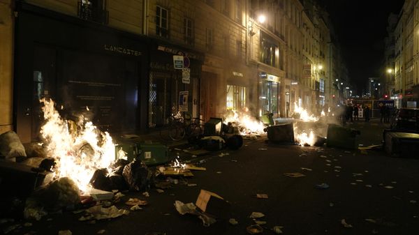 Garbages are set on fire by protesters after a demonstration near Concorde square, in Paris, Thursday, March 16, 2023.  - Sputnik International