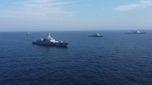 Joint naval drills between Russian, Iranian and Chinese forces. Screengrab of video. - Sputnik International