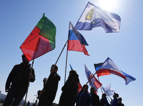 Participants of the celebration of the 9th anniversary of the reunification of Crimea with Russia in the center of Vladivostok. - Sputnik International