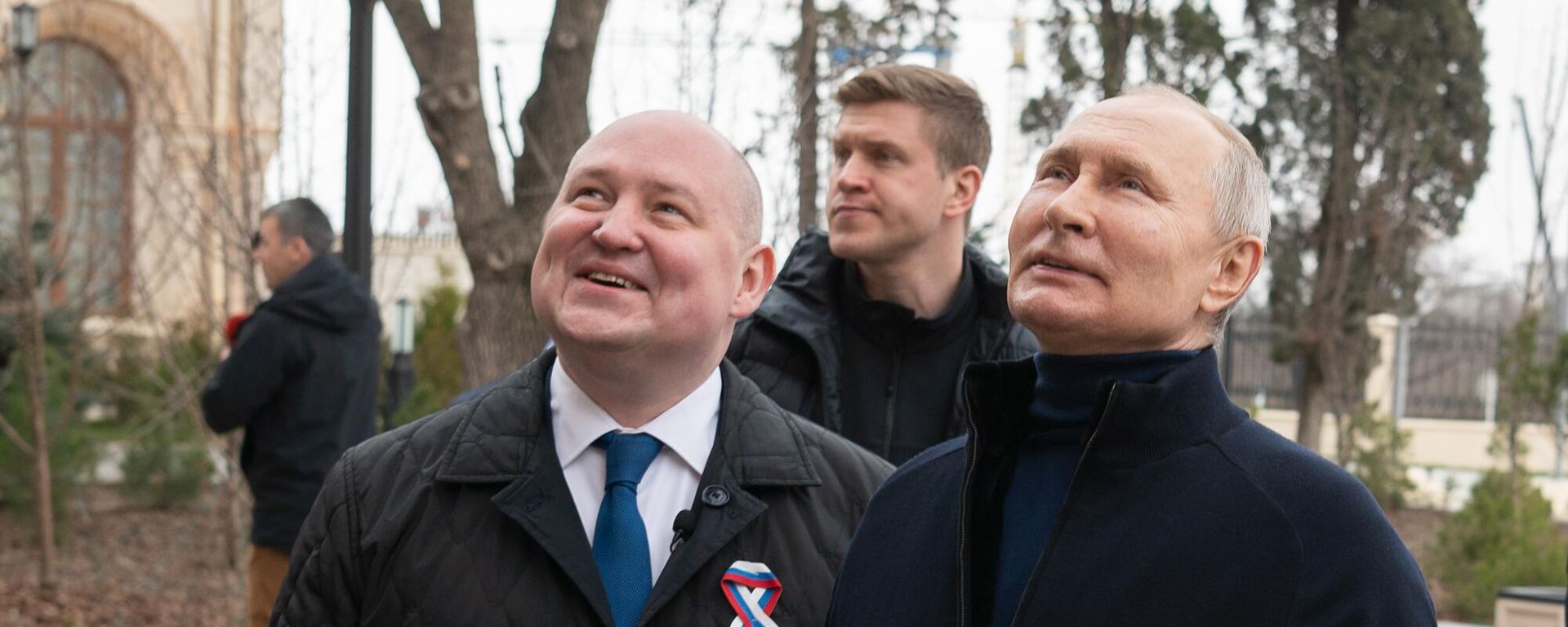 Russian President Vladimir Putin, accompanied by Sevastopol Governor Mikhail Razvozhayev - Sputnik International, 1920, 19.03.2023