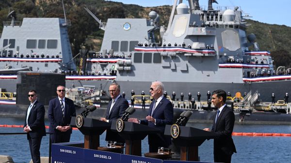 US President Joe Biden (C) speaks alongside British Prime Minister Rishi Sunak (R) and Australian Prime Minister Anthony Albanese (L) at a press conference during the AUKUS summit on March 13, 2023. - Sputnik International