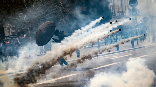 A protestor holds an umbrella to protect from teargas during a demonstration on the 8th day of strikes and protests across the country against the government's proposed pensions overhaul, in Nantes, on March 15, 2023.  - Sputnik International