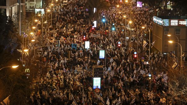 Protesters gather for an 11th straight week of protests against the government's controversial judicial overhaul bill in Tel Aviv on March 18, 2023.  - Sputnik International