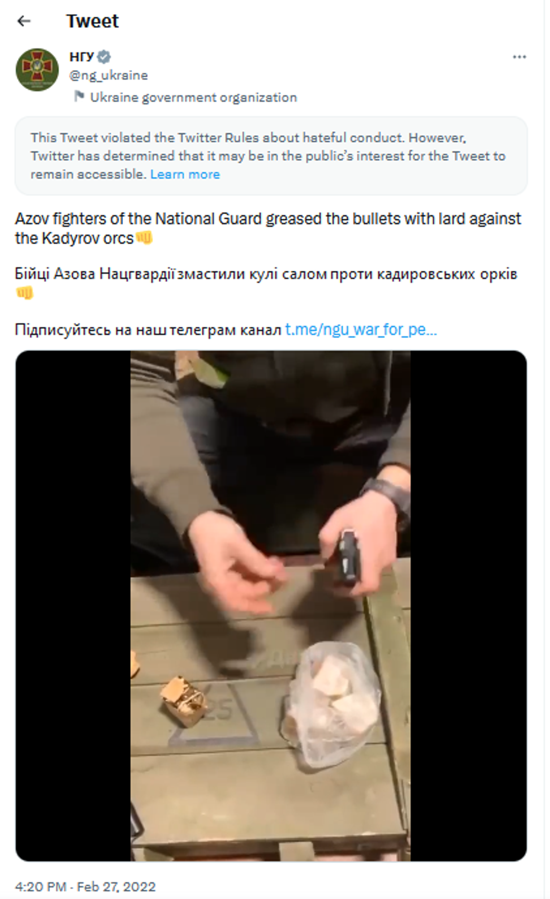 Ukrainian National Guard tweet of soldier dipping bullets with lard against the Kadyrov orcs. - Sputnik International, 1920, 20.03.2023