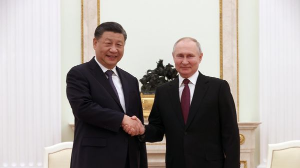 Chinese President Xi Jinping and Russian President Vladimir Putin shake hands during their meeting at the Kremlin in Moscow, Russia. Chinese President Xi Jinping and Russian President Vladimir Putin shake hands during their meeting at the Kremlin in Moscow, Russia. - Sputnik International