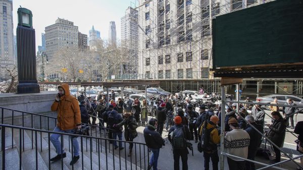 Members of the media set up cameras in front of the courthouse ahead of former President Donald Trump's anticipated indictment on Monday, March 20, 2023, in New York. - Sputnik International