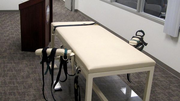 In this Oct. 20, 2011 file photo, the execution chamber at the Idaho Maximum Security Institution is shown as Security Institution Warden Randy Blades look on in Boise, Idaho. - Sputnik International