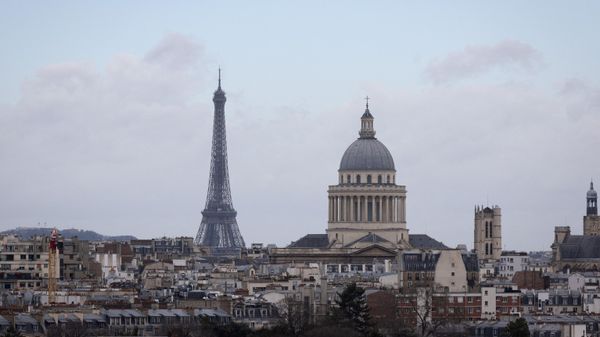 This photograph taken on March 13, 2023, shows the Eiffel tower (L) and the dome of the Pantheon (R) in Paris - Sputnik International