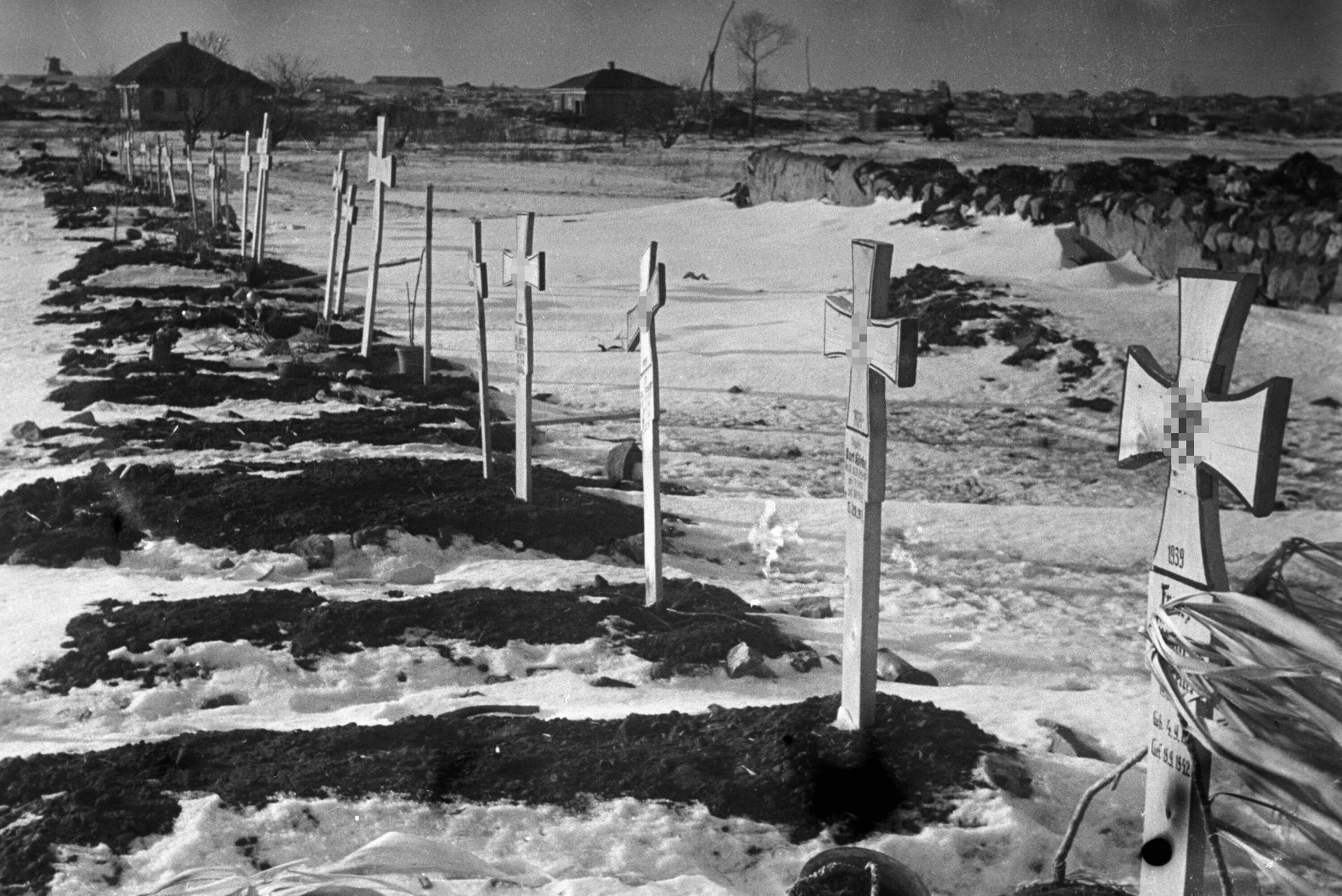 A cemetery of fallen German soldiers in a village near Stalingrad A cemetery of fallen German soldiers in a village near Stalingrad - Sputnik International, 1920, 21.03.2023