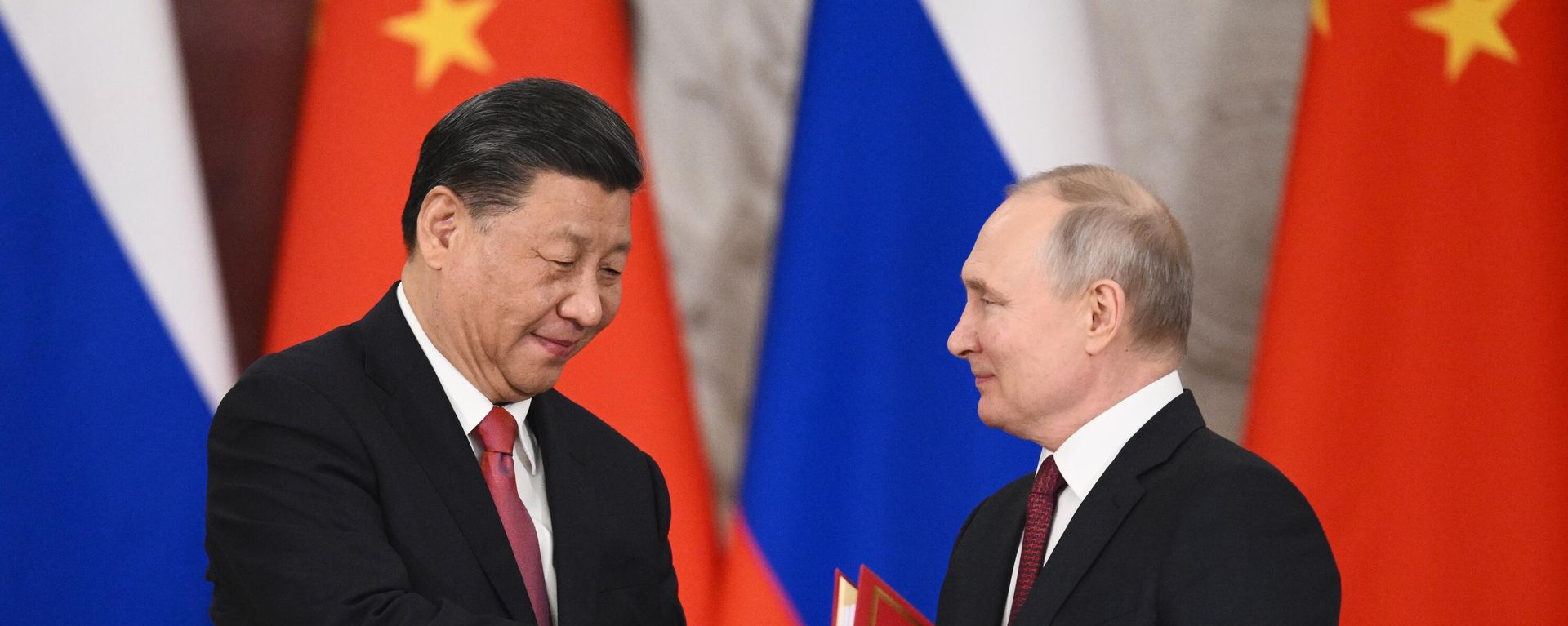 Chinese Leader Xi Jinping and Russian President Vladimir Putin shake hands after signing a joint statement on deepening comprehensive partnership and strategic cooperation and on the plan for development of key areas of the economic cooperation until 2030 at the Kremlin, in Moscow, Russia. Chinese Leader Xi Jinping and Russian President Vladimir Putin shake hands after signing a joint statement on deepening comprehensive partnership and strategic cooperation and on the plan for development of key areas of the economic cooperation until 2030 at the Kremlin, in Moscow, Russia. - Sputnik International, 1920, 28.12.2023