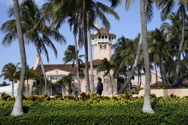 Some police intelligence officers have suggested that mass protests may take place near Trump's residence at Mar-a-Lago and in New York City, rather than in front of the US Capitol. - Sputnik International