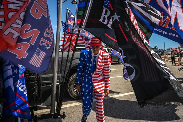 Supporters of former US President Donald Trump protest near Mar-a-Lago Club in Palm Beach, Florida. - Sputnik International
