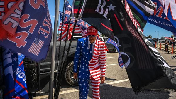 Supporters of former US President Donald Trump protest near Mar-a-Lago Club in Palm Beach, Florida, on March 21, 2023.  - Sputnik International
