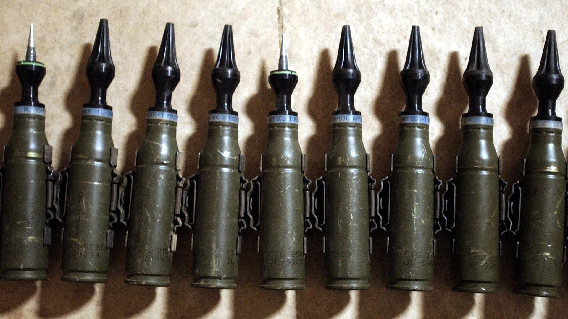 A row of US Army 25mm rounds of depleted uranium ammunition, February 11, 2004, at the base of Charlie Company, 1-22 Battalion, 4th Infantry Division, in Tikrit, 180 km (110 miles) north of Baghdad A row of US Army 25mm rounds of depleted uranium ammunition, February 11, 2004, at the base of Charlie Company, 1-22 Battalion, 4th Infantry Division, in Tikrit, 180 km (110 miles) north of Baghdad - Sputnik International, 1920, 22.03.2023