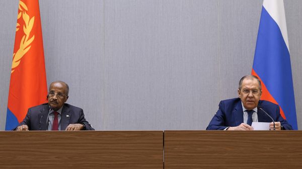 Russian Foreign Minister Sergey Lavrov (right) and Eritrean Foreign Minister Osman Saleh at a news conference following the meeting in Sochi. - Sputnik International