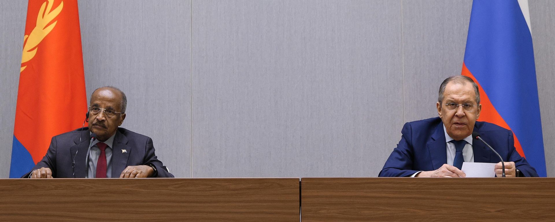 Russian Foreign Minister Sergey Lavrov (right) and Eritrean Foreign Minister Osman Saleh at a news conference following the meeting in Sochi. - Sputnik International, 1920, 22.03.2023