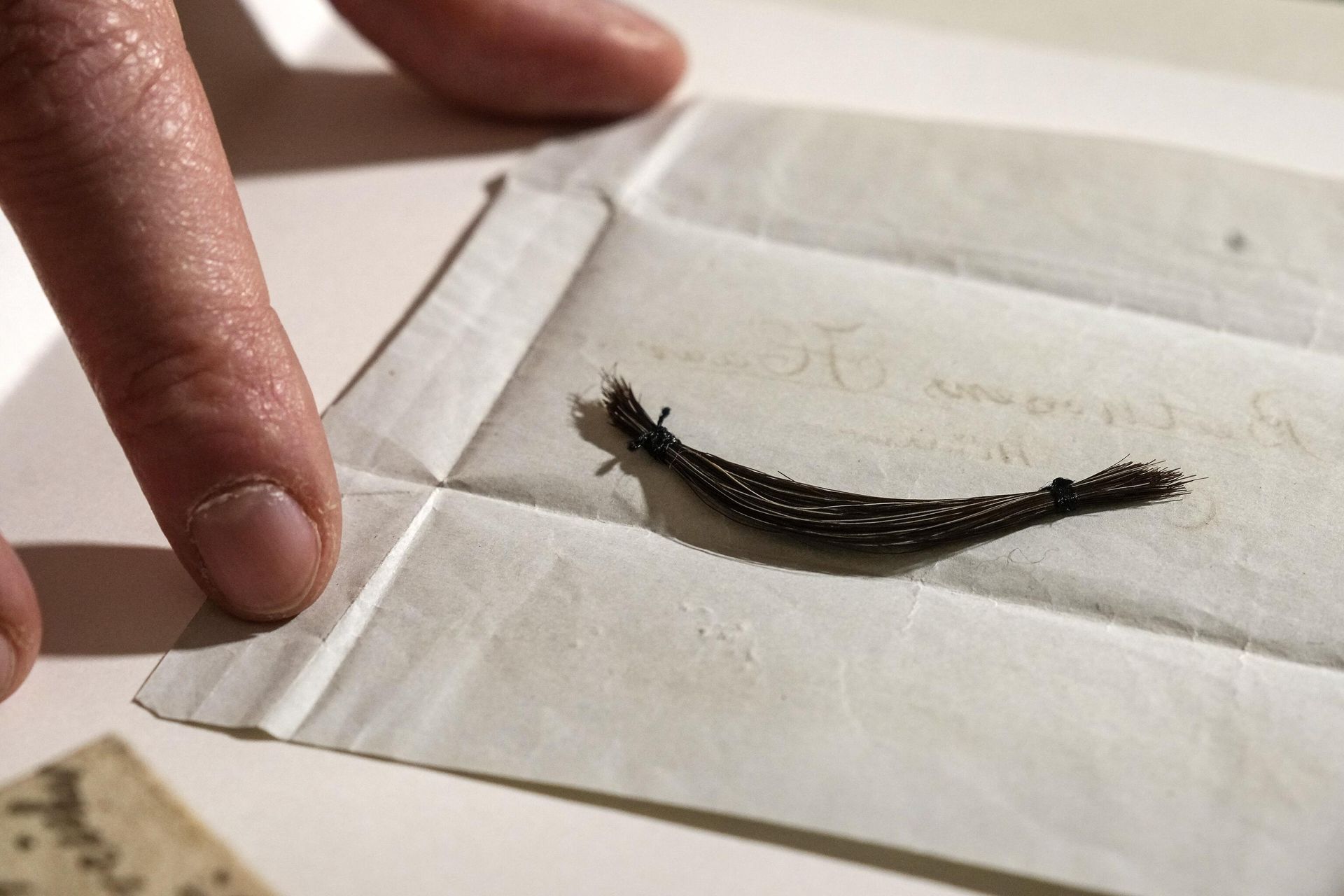 The original locks of Ludwig van Beethoven are presented at the Beethoven Haus in Bonn, Germany, that were used to sequence the genome of the world famous composer by an international team of researchers led by Cambridge University, Tuesday, March 21, 2023. Scientists have pulled Beethoven's genome from locks of his hair to look for clues about his many health problems. The original locks of Ludwig van Beethoven are presented at the Beethoven Haus in Bonn, Germany, that were used to sequence the genome of the world famous composer by an international team of researchers led by Cambridge University, Tuesday, March 21, 2023. Scientists have pulled Beethoven's genome from locks of his hair to look for clues about his many health problems. - Sputnik International, 1920, 23.03.2023