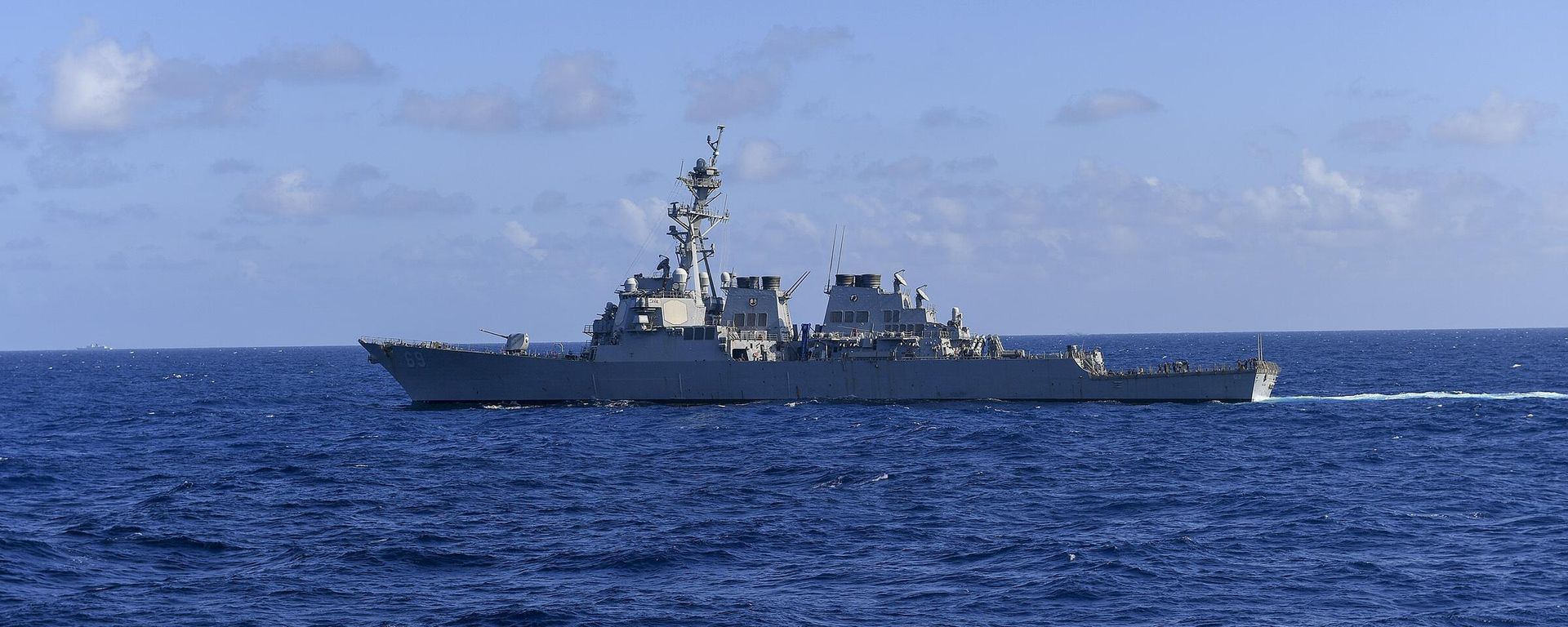 Arleigh Burke-class guided-missile destroyer USS Milius (DDG 69) sails the South China Sea, Nov. 20, 2021 Arleigh Burke-class guided-missile destroyer USS Milius (DDG 69) sails the South China Sea, Nov. 20, 2021 - Sputnik International, 1920, 27.01.2024