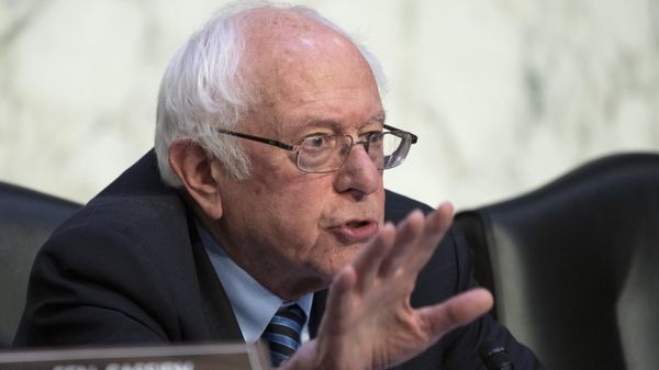 Senate HELP Committee Chair Sen. Bernie Sanders, I-Vt., questions Moderna CEO and Director Stephane Bancel during a Senate HELP Committee hearing on the price of the COVID-19 vaccine, Wednesday, March 22, 2023, on Capitol Hill in Washington. - Sputnik International