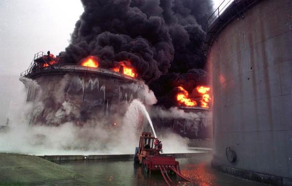 Firefighters try to extinguish the fire as a result of NATO bombing of an oil refinery.The problem was not only in infidelity or the fact that he was twice as old as his paramour and even not even in the fact that she probably could not say No to the most powerful man in Washington DC. The problem was that he denied the affair and was caught red-handed and lying. Firefighters try to extinguish the fire as a result of NATO bombing of an oil refinery.The problem was not only in infidelity or the fact that he was twice as old as his paramour and even not even in the fact that she probably could not say No to the most powerful man in Washington DC. The problem was that he denied the affair and was caught red-handed and lying. - Sputnik International