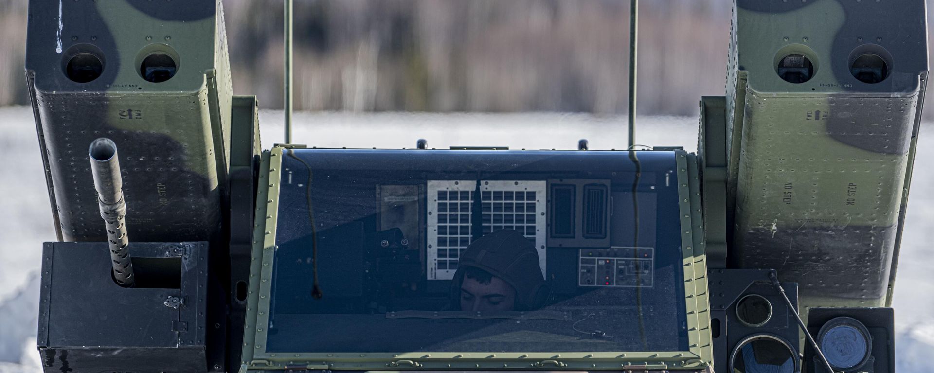 U.S. Army Specialist Jacob Smith, an Avenger gunner assigned to the 1st Battalion, 265th Air Defense Artillery Regiment, Florida Army National Guard, operates an Avenger air defense system during Exercise ARCTIC EDGE 2022 at Eielson Air Force Base, Alaska, March 14, 2022. The Avenger air defense system is a self-propelled surface-to-air missile system that provides mobile, short-range air defense protection for ground units against cruise missiles, unmanned aerial vehicles, low-flying fixed-wing aircraft, and helicopters. (U.S. Air Force photo by Senior Airman Joseph P. LeVeille) - Sputnik International, 1920, 24.03.2023