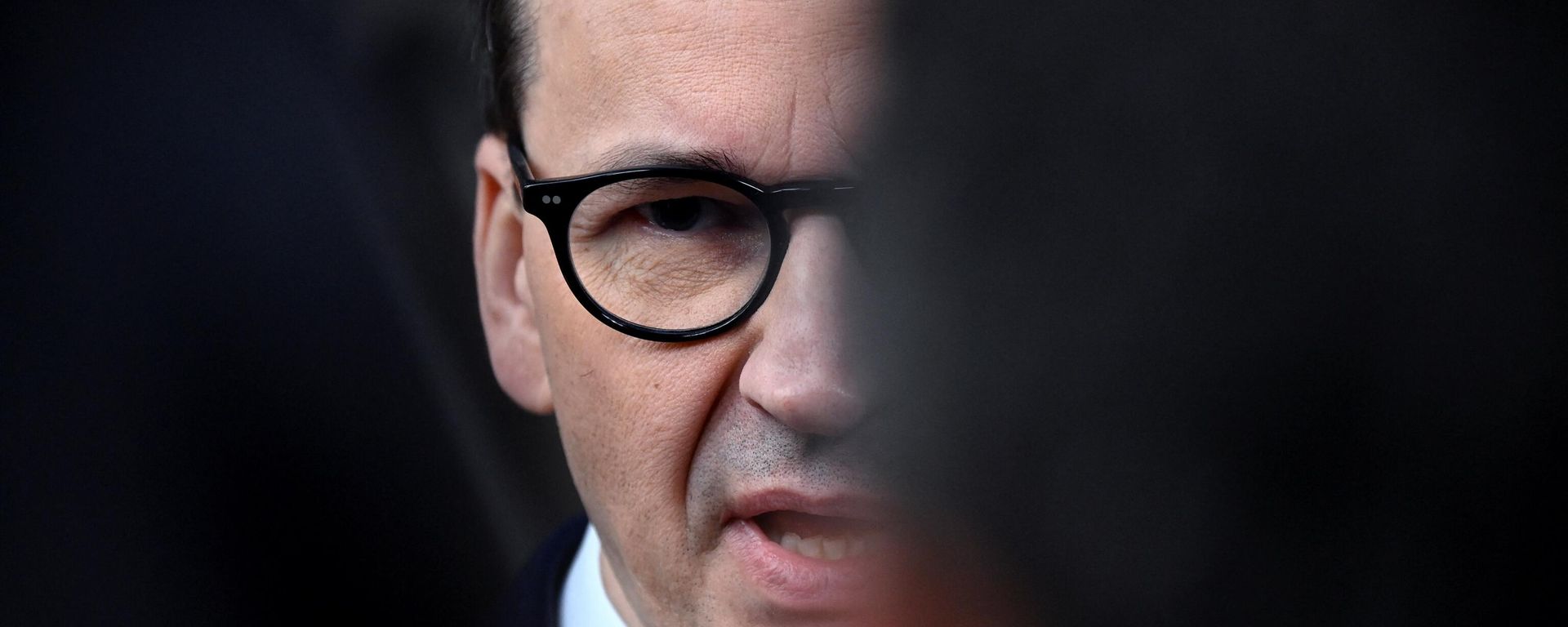Poland's Prime Minister Mateusz Morawiecki talks to the press at the end of a EU Summit, at the EU headquarters in Brussels, on March 24, 2023.  - Sputnik International, 1920, 25.03.2023