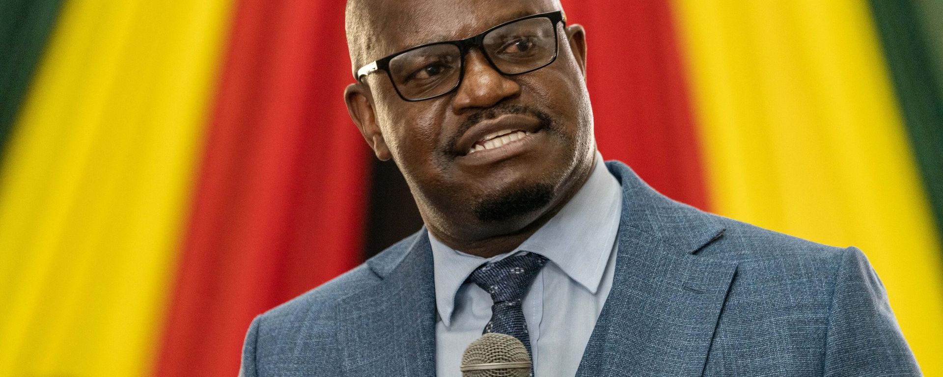 Zimbabwe's Permanent Secretary for Ministry of Information and Publicity, Nick Mangwana attends a meeting with civil society organisations on August 22, 2020 at the State House in Bulawayo, Zimbabwe. - Civil society groups met the president among other stakeholders for talks on the exhumation and reburial of Gukurahundi massacre victims - Sputnik International, 1920, 26.03.2023