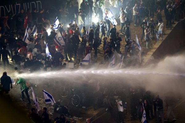 Protesters clash with the police during a rally against the Israeli government's judicial reform in Tel Aviv, Israel. - Sputnik International