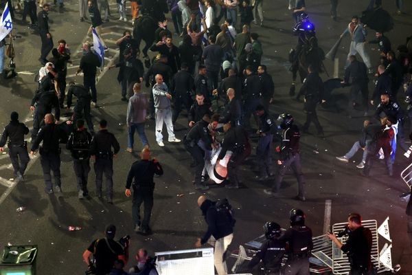 Protesters clash with the police during a rally against the Israeli government's judicial reform in Tel Aviv, Israel. - Sputnik International