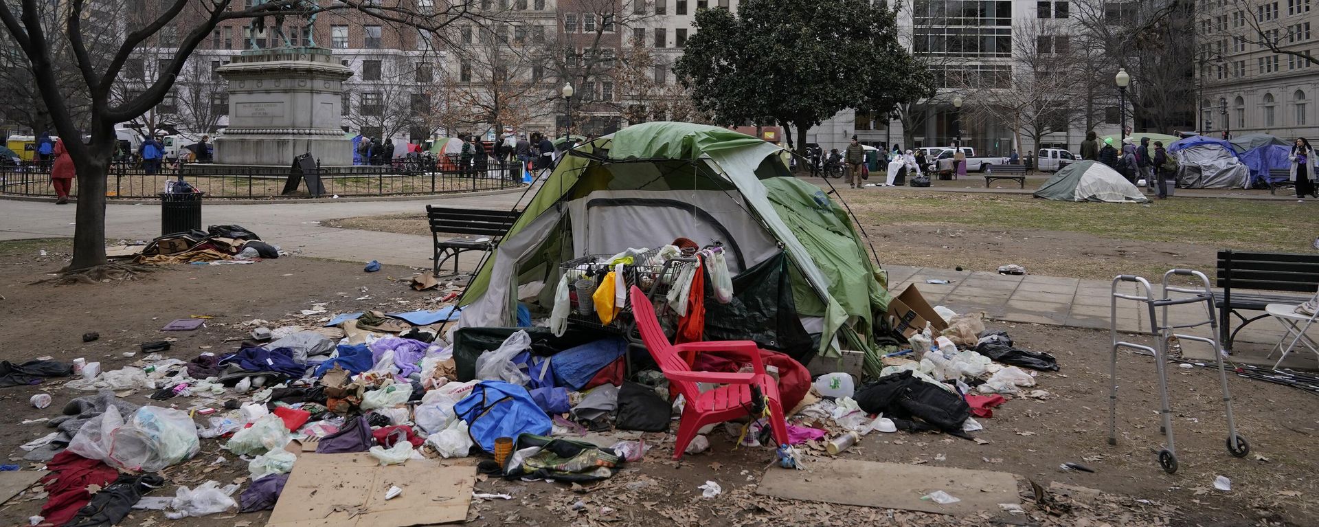 A tent and debris sit in McPherson Square in Washington A tent and debris sit in McPherson Square in Washington - Sputnik International, 1920, 06.06.2023
