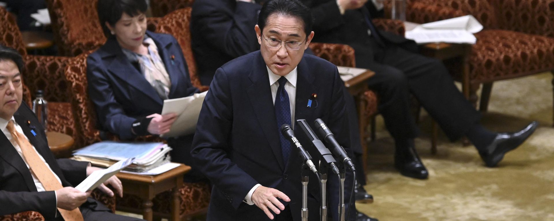 Japan's Prime Minister Fumio Kishida (C) answers questions during a budget committee session of the upper house at parliament in Tokyo on March 27, 2023. - Sputnik International, 1920, 28.03.2023