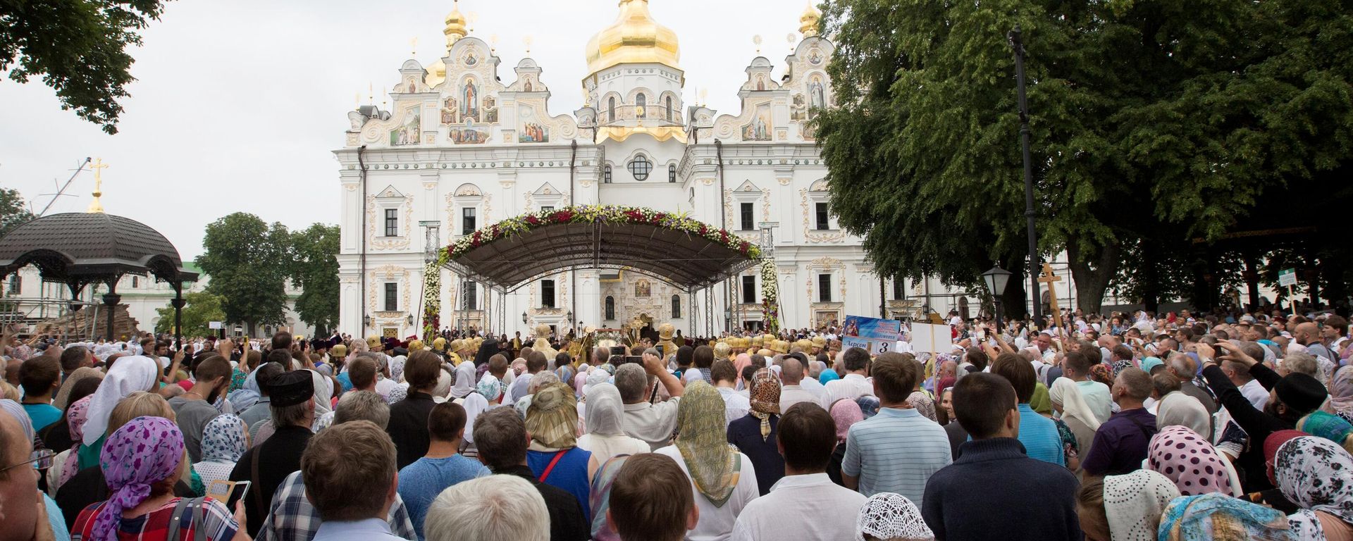 Participants of a religious procession dedicated to the 1030 anniversary of the Baptism of Rus in Kiev Pechersk Lavra, Kiev. - Sputnik International, 1920, 04.07.2023