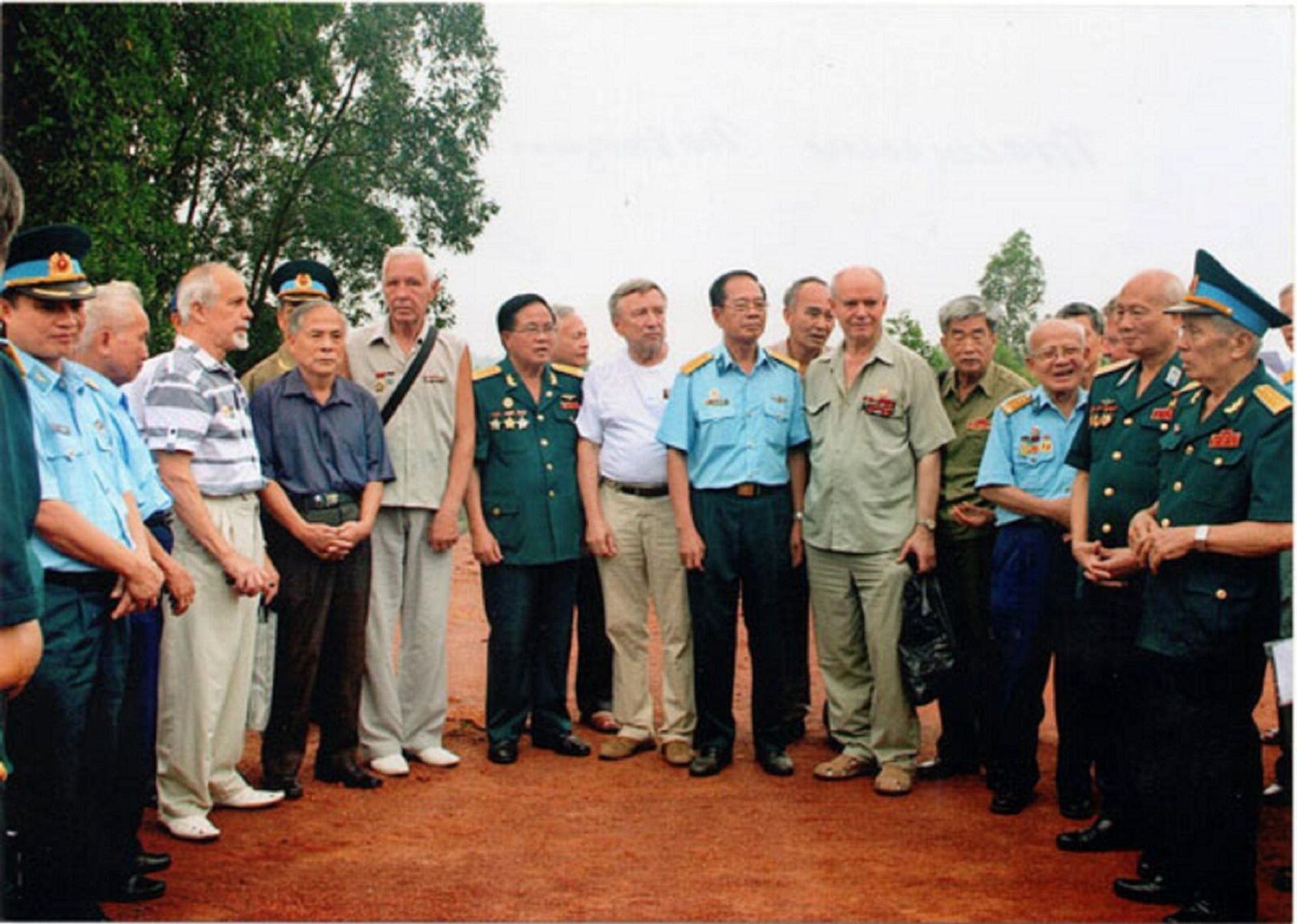 Meeting of the participants of the 1st anti-aircraft missile battle 50 years later at the site of the former SAM system combat position, Vietnam, July 24, 2015. Meeting of the participants of the 1st anti-aircraft missile battle 50 years later at the site of the former SAM system combat position, Vietnam, July 24, 2015. - Sputnik International, 1920, 28.03.2023