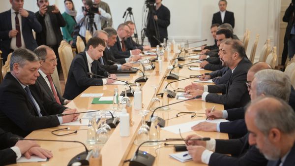 Russian Foreign Minister Sergey Lavrov and his Iranian counterpart Hossein Amir-Abdollahian during talks in Moscow on March 29, 2023 - Sputnik International
