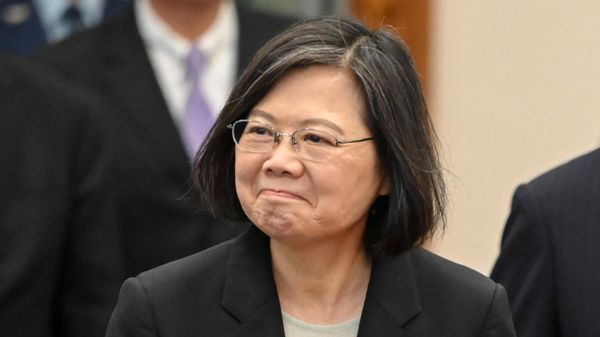 Taiwan President Tsai Ing-wen arrives at the boarding gate of the international airport in Taoyuan - Sputnik International