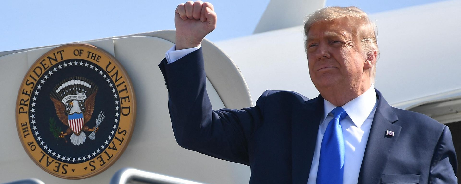 In this file photo taken on October 18, 2020 US President Donald Trump steps off Air Force One upon arrival at John Wayne Airport in Santa Ana, California - Sputnik International, 1920, 05.04.2023