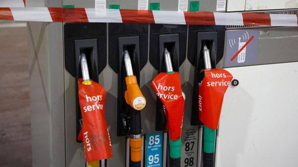 A photograph shows at a closed gas station information signs which read as out of service in Paris on October 17, 2022.  - Sputnik International