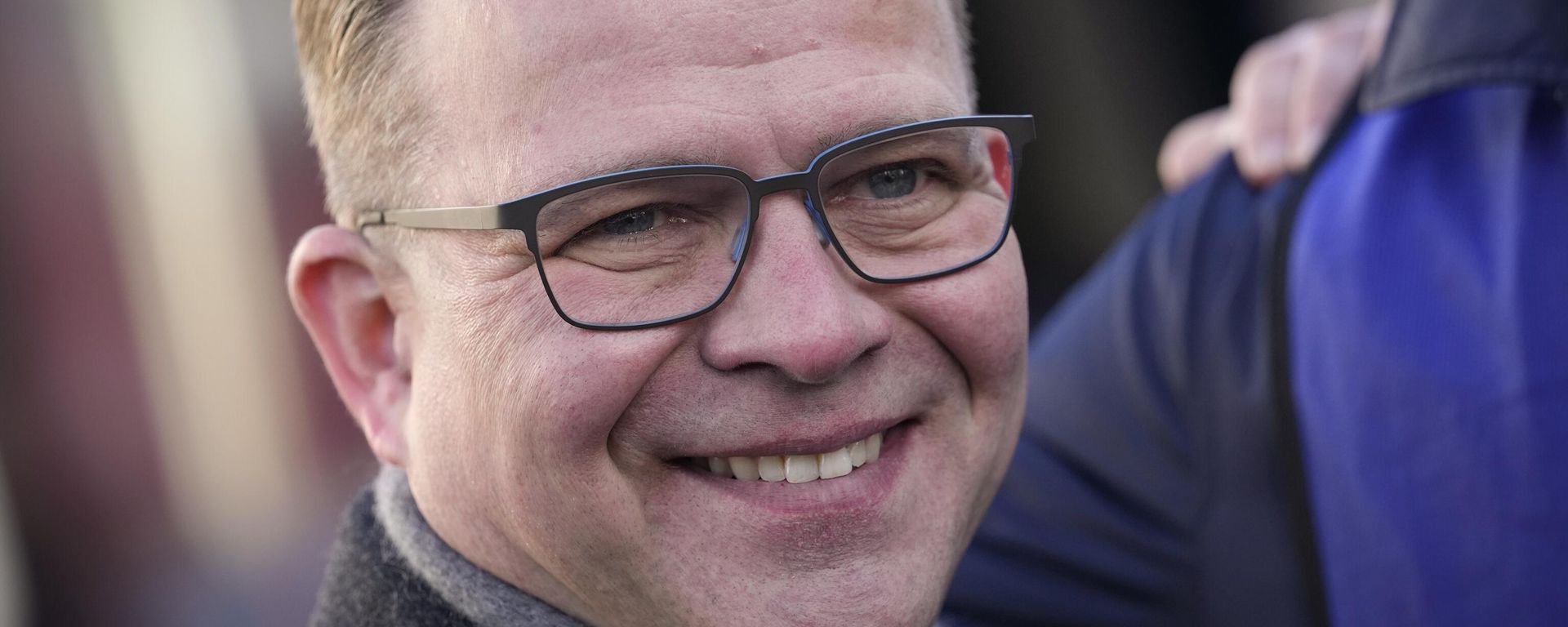 Chairman of the National Coalition Party Petteri Orpo smiles as he meets supporters during a campaign rally in Espoo, Finland, Saturday, April 1, 2023. A parliamentary election in Finland on Sunday is shaping up as an extremely close race between three parties as Prime Minister Sanna Marin's Social Democrats fight to secure a second term running the government.  - Sputnik International, 1920, 04.04.2023